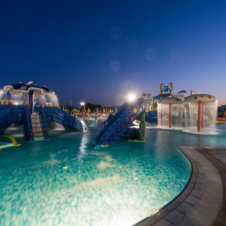ホテル Caretta & Waterpark 4*
